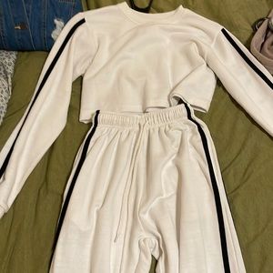 Two piece sweatsuit. Cropped top. High waisted bottoms.